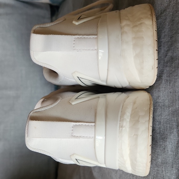 Adidas womans white size 7.5 response foam tennis shoe - Picture 3 of 16